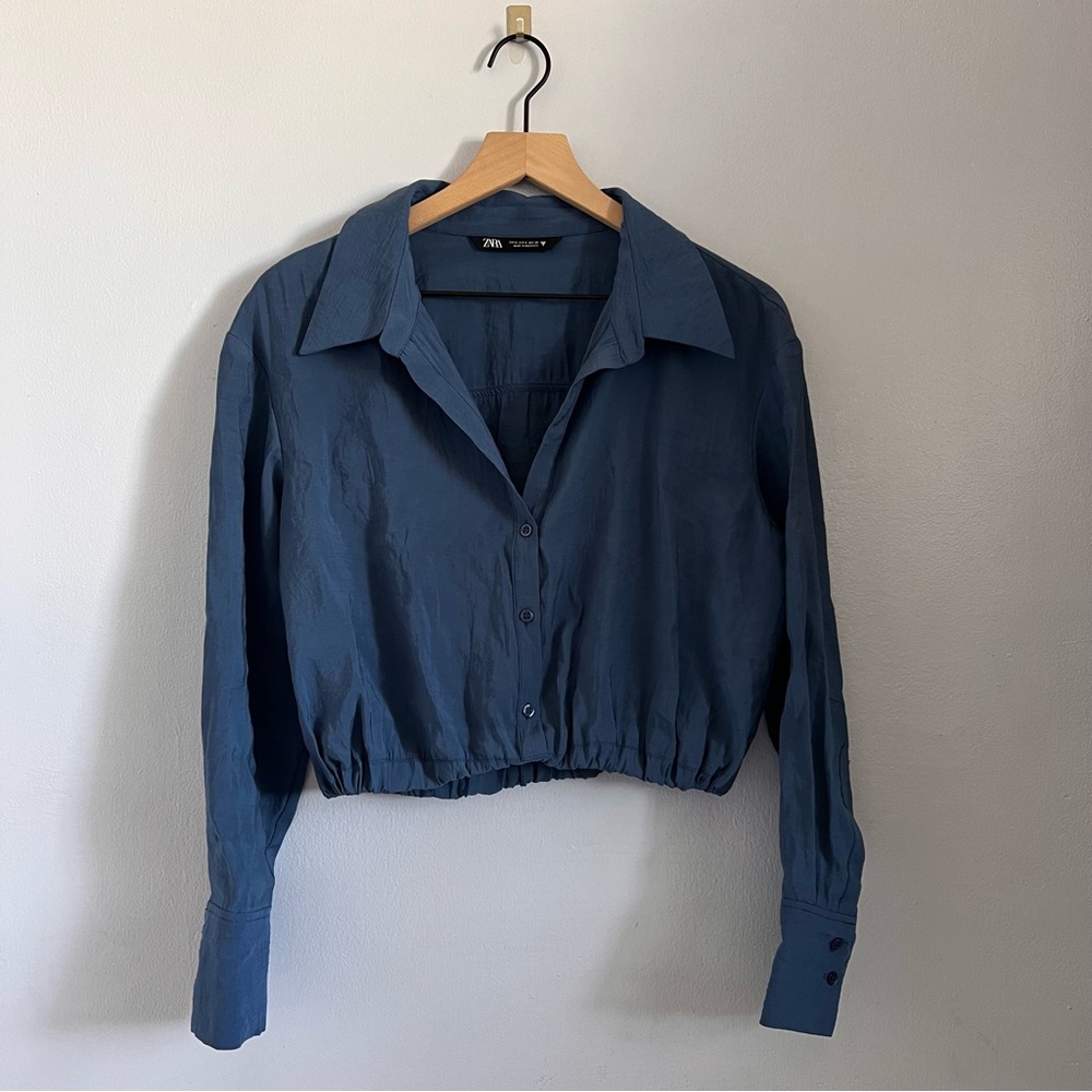 Zara • Cropped Button Up long Sleeve Blouse